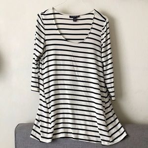 Striped 3/4 sleeve nursing shirt